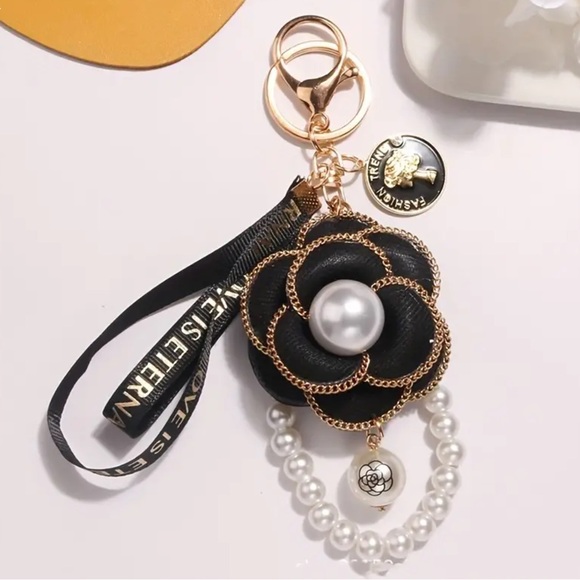 NEWT CAMELLIA KEY CHAIN and 3 Colors. - Picture 2 of 10